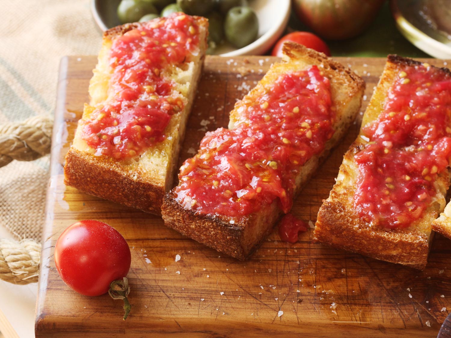 Pan con tomate, Pan con tomate, Spanish tomato on toast for breakfast.
