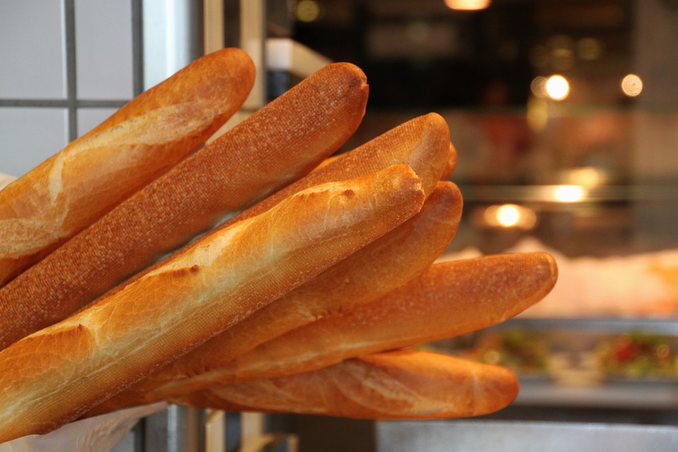5 random facts about French baguettes.